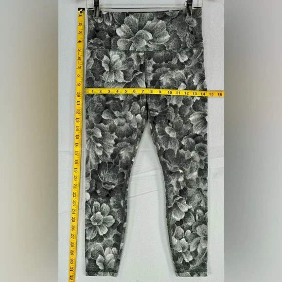 Athleta Women’s Elation Textured Tight black/white Florar Sz S/P Leggings Gym - Picture 8 of 9